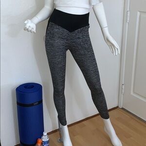 High Waisted Black Athletic Ankle Pants Small​​